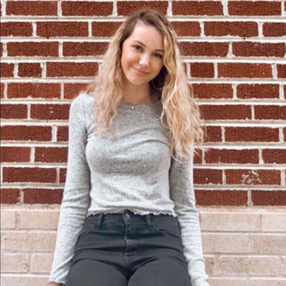 MEET YOUR POSHER!💛